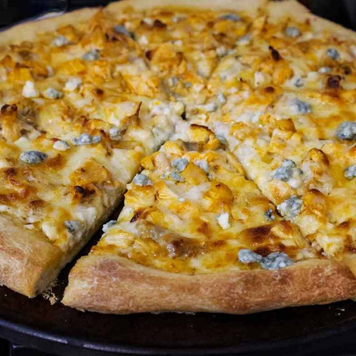 Buffalo Chicken Pizza - How to Make Buffalo Chicken Pizza