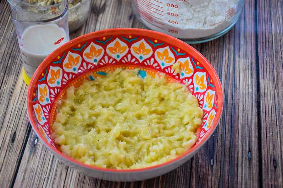 a bowl of mashed bananas