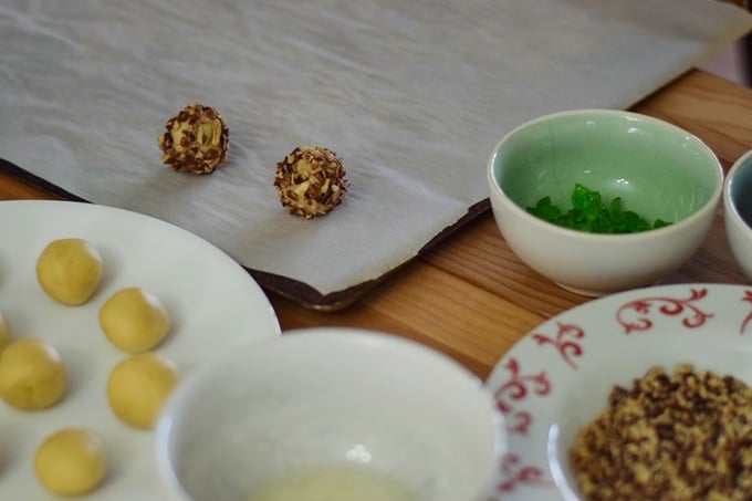 Poinsettia Ball Cookies