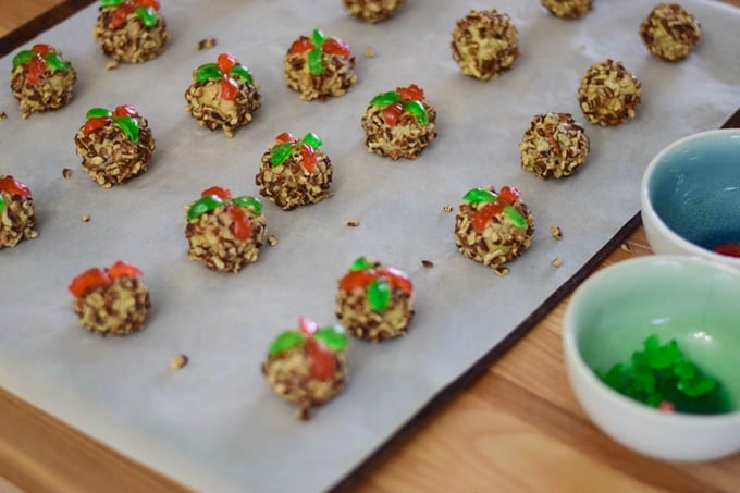 Poinsettia Ball Cookies