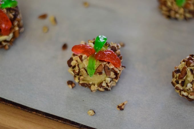 Poinsettia Ball Cookies