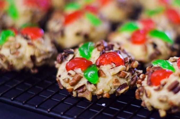 Poinsettia Ball Cookies