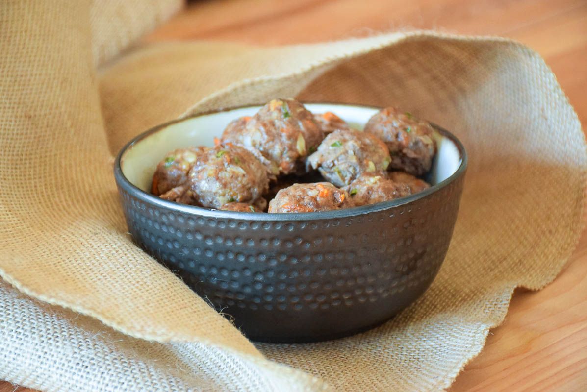 Roasted Garlic Meatball Chili over Cauliflower Rice