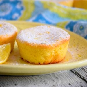 Featured image lemon cheesecake muffins.