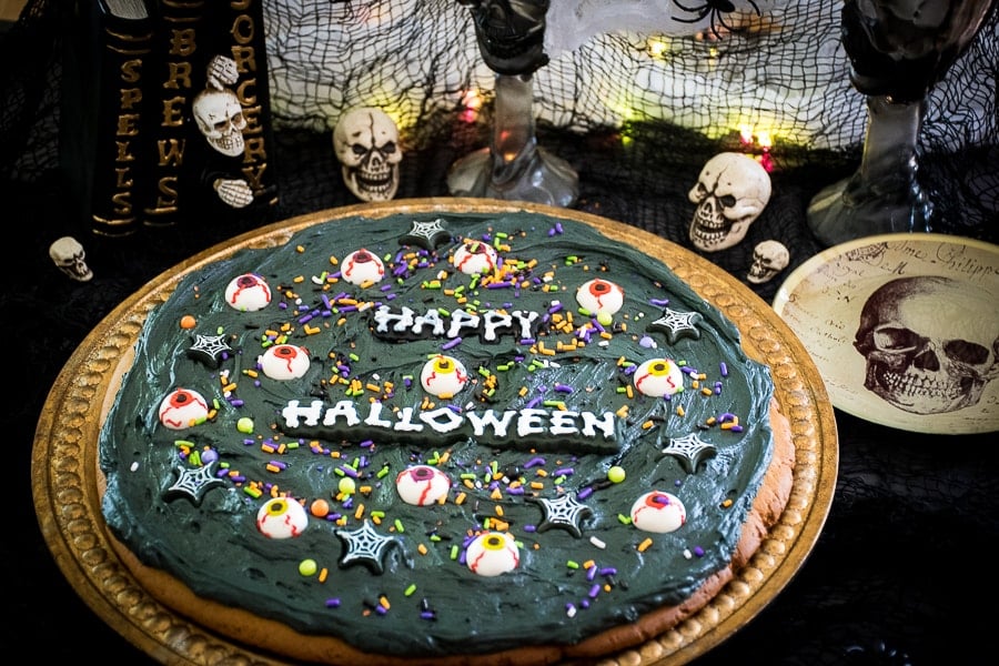 Black Magic Skull Cakes #HalloweenTreatsWeek - Sugar Dish Me