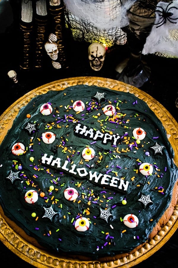 Black Magic Skull Cakes #HalloweenTreatsWeek - Sugar Dish Me