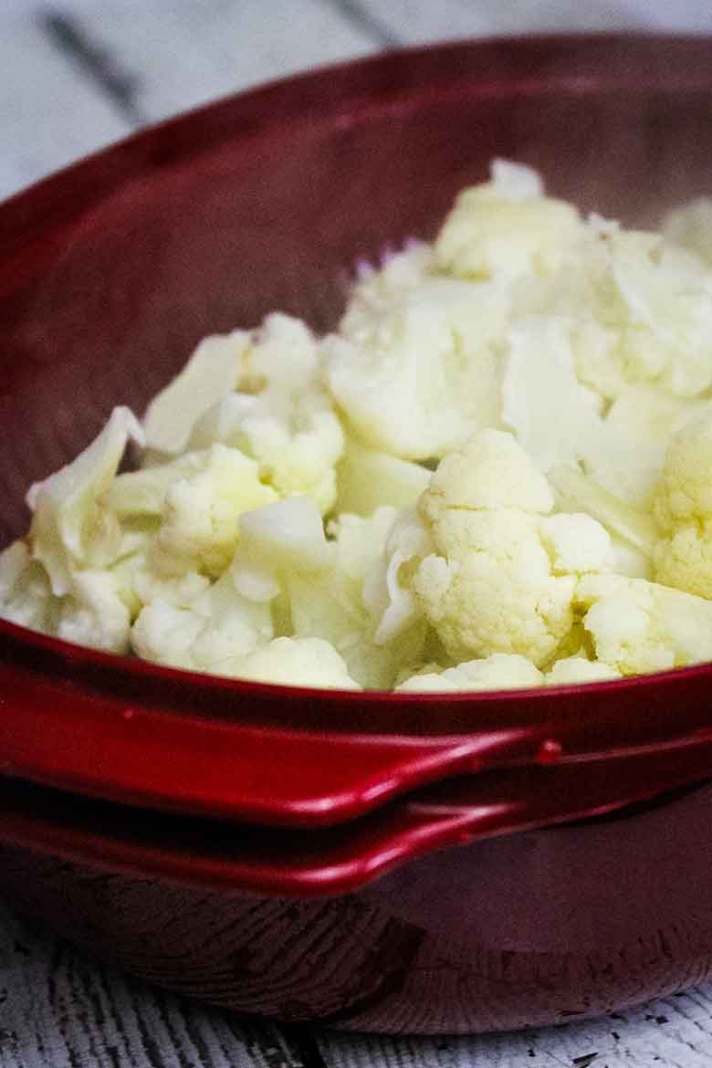 Fully steamed cauliflower and garlic in the steamer