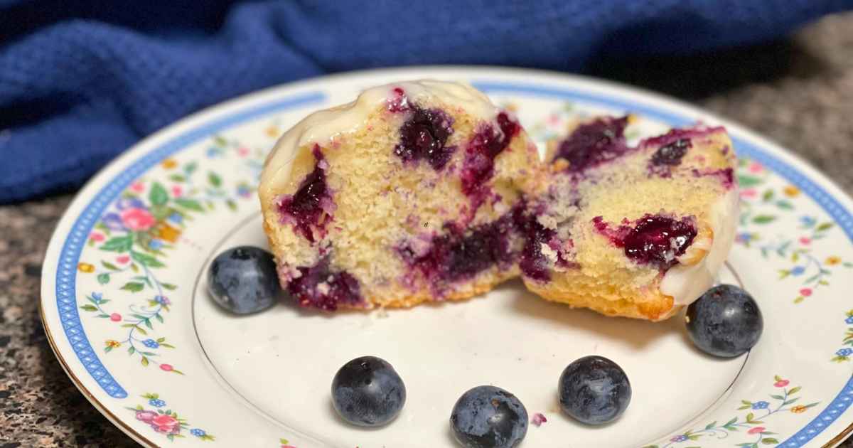 To Die For Blueberry Muffins [grumpyshoneybunch.com]